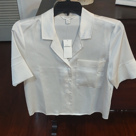 Banana Republic Cream Satin Button-Down Shirt - Picture 2 of 4